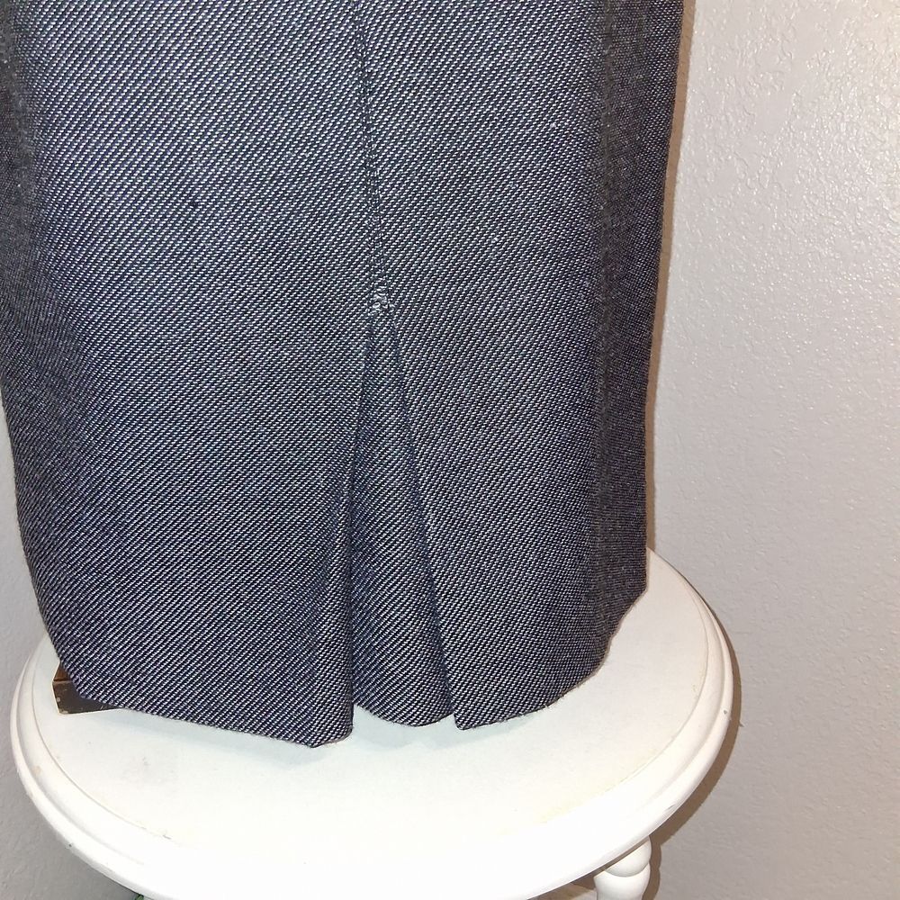 Louis Feraud Gray 2 Piece Jacket & Midi Skirt Set Size 8 - Picture 10 of 16